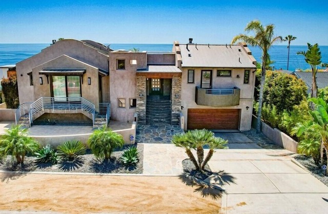 Ocean View Estate ☆ Walk to Beach ☆ 6 Outdoor Spaces