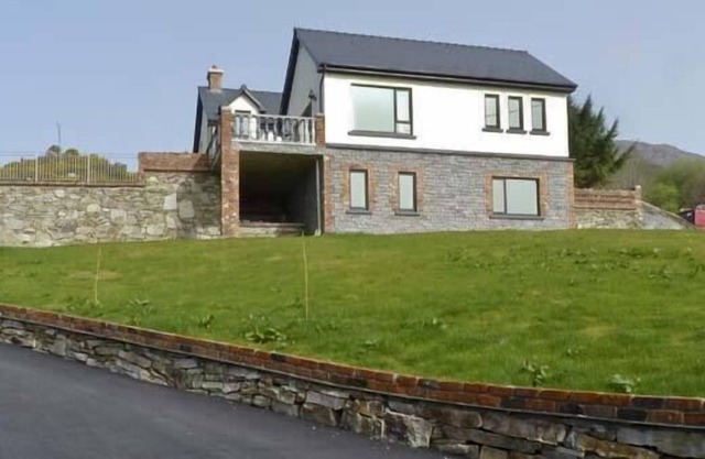 OCEAN VIEW, family friendly, with open fire in Adrigole, County Cork