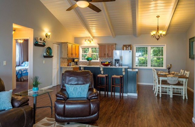 Ocean View Guest home at Cool Elevation! - 10 mins from Airport & Town