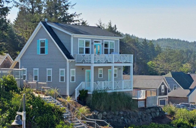 Ocean View! Heated Outdoor Pool, Hot Tub, WiFi, Fire Pit, Luxury Amenities
