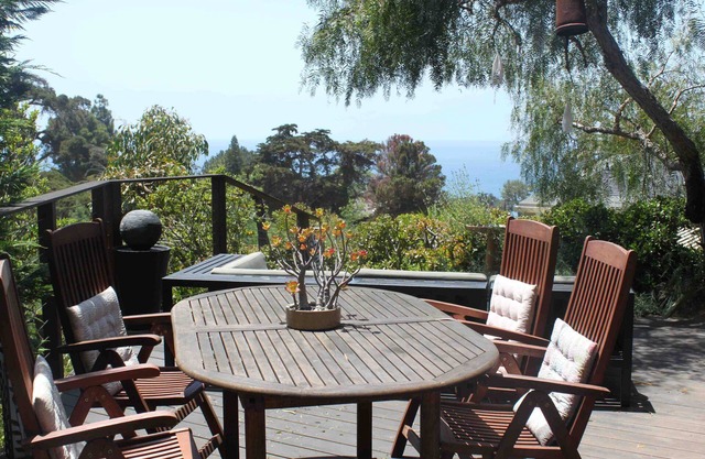 Ocean-View Hillside 2-Bedroom Bungalow Olde Del Mar