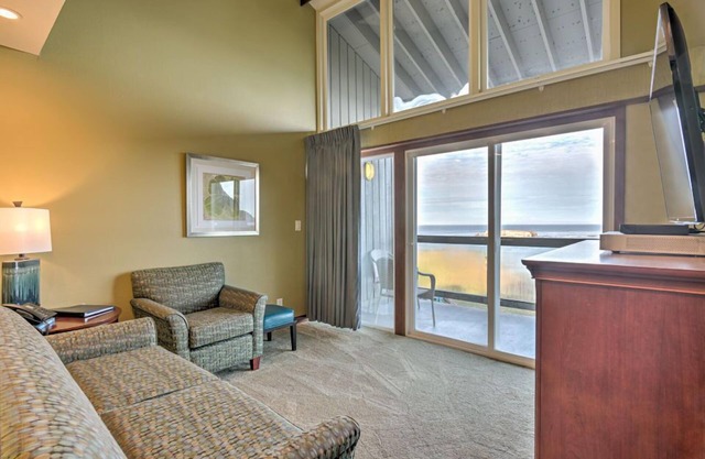 Ocean-View Mini Suite with Queen Bed