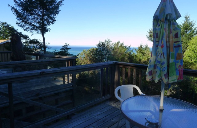 Ocean View, Near Beaches, 4 bedrooms, End of Road Privacy
