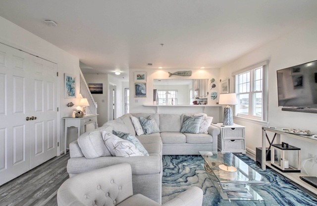 Ocean View Resort Condo w/Pool Access & Bay Views