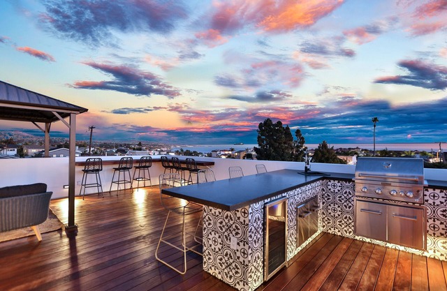 * Ocean view rooftop* Peloton* Modern & New