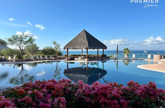 Ocean View Suite 102 at Puerta Cortés