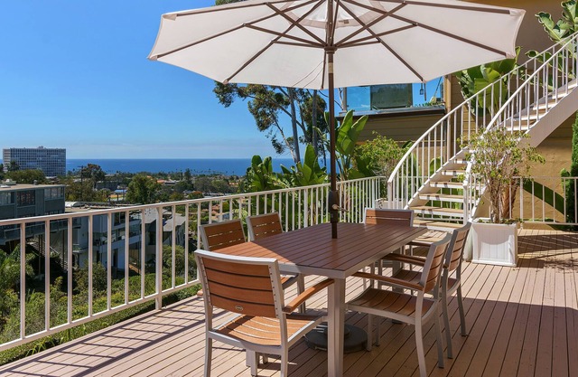 Ocean view with A/C & game room in a tranquil neighborhood