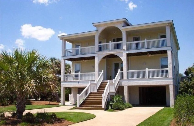 Ocean Views! Aug specials,5 star reviews, easy beach access. Cards, cart incl!