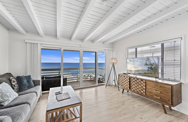 Ocean views, listen to waves, stroll to main beach SH 2