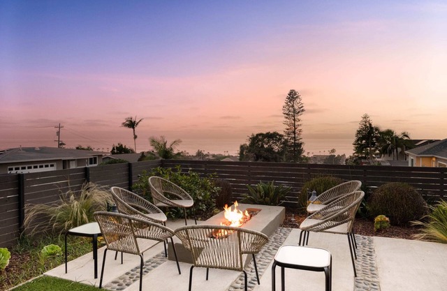 Ocean Views w Stunning Sunsets by the Firepit!