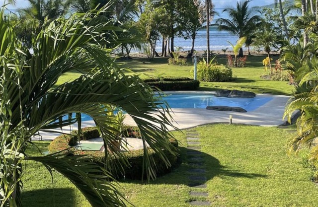Oceanfront Villa & Pool