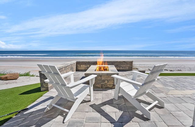 Oceanfront! 2 Primary Suites - Secluded Beach - St. Augustine Nights of Lights!
