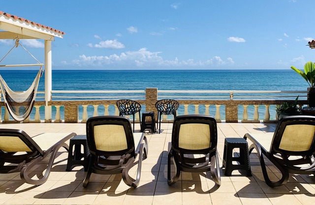 Oceanfront 4 Bedrm House on Surf Beach near Rincon with Private Beach Access