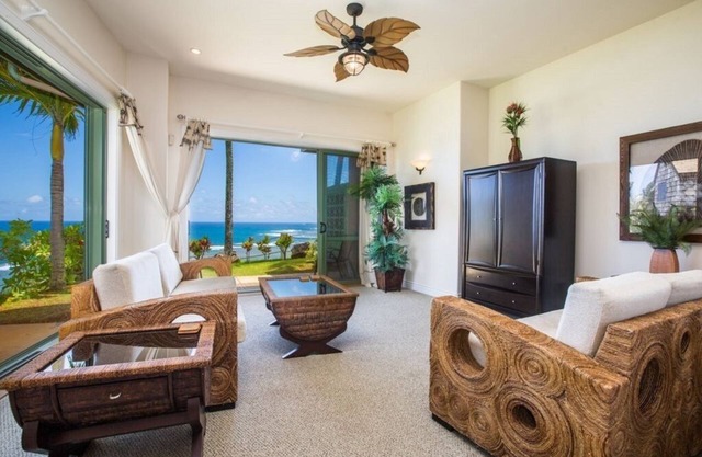 Oceanfront Air Conditioned Condo ~ Walk to Beach ~ Amazing Views