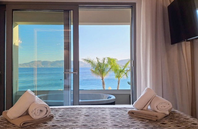 Oceanfront apartment in welcoming Haraki