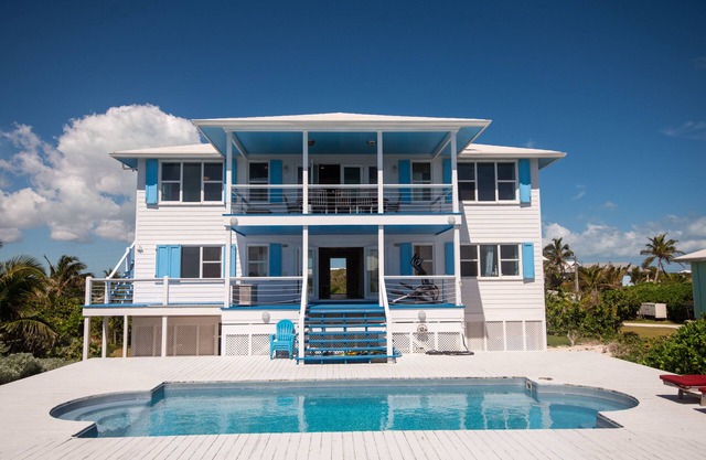 Oceanfront Beauty 6 KING beds/6 baths! Big Pool and Volleyball Court. or Pickle?