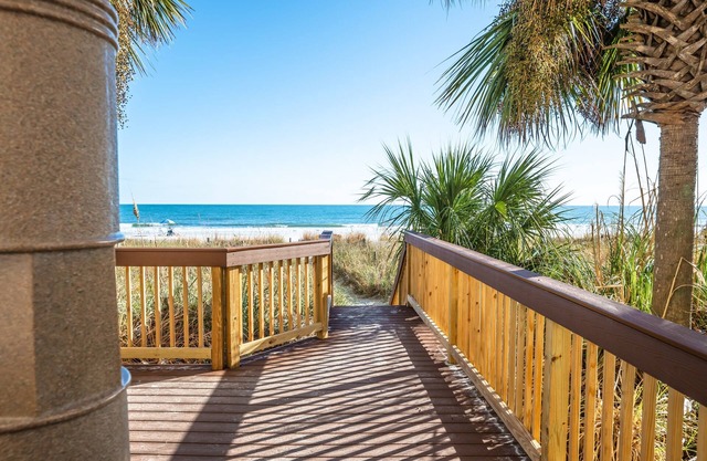 Oceanfront condo w/balcony & pools