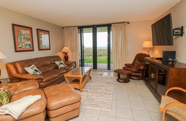 Oceanfront Charm in Barefoot Trace 114