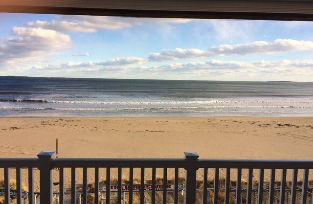 Oceanfront condo! Steps to 7 mile beach & downtown OOB. 3rd floor w/elevator