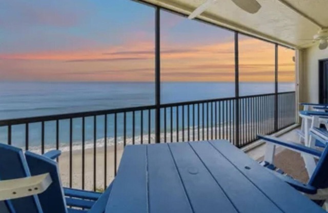 Oceanfront condo with private beach, pool and tennis court, elevator.
