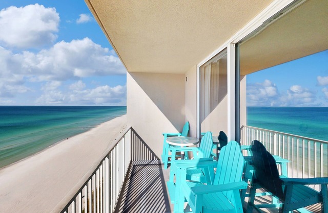 Oceanfront Condo with Shared Pool & Hot Tub, Ocean View, and High-Speed WiFi