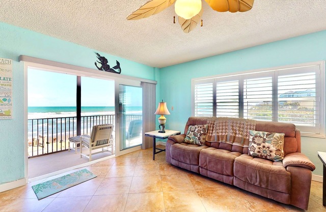 Oceanfront condo with stunning ocean view & screened balcony - near the beach