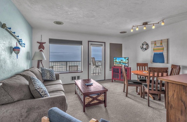 Oceanfront Condo Amazing Views, Charming Nautical Theme, Covered Deck