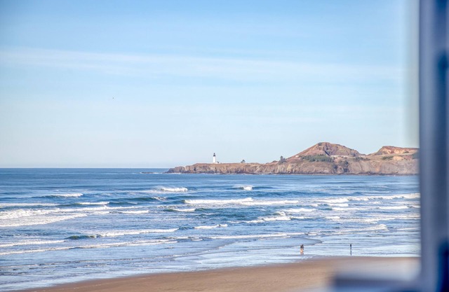 Oceanfront Condo in the Heart of Nye Beach-Steps to the Best Restaurants!