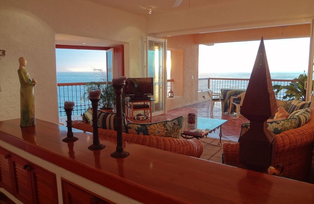 Oceanfront Condo On The Beach With Panoramic Views