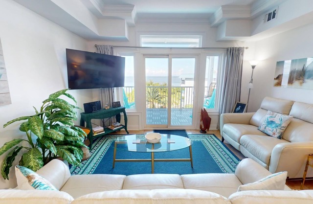 Oceanfront condo w. community pool + beach access.