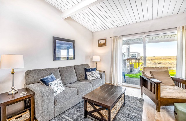 Oceanfront condo - walk to beach & Gearhart Golf Links
