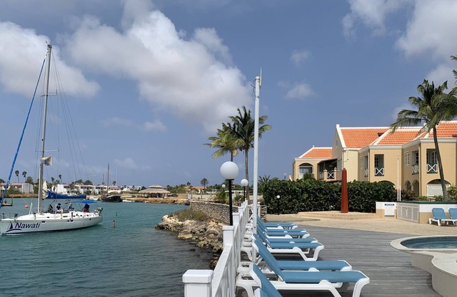Oceanfront condo with pool and breathtaking view, WiFi