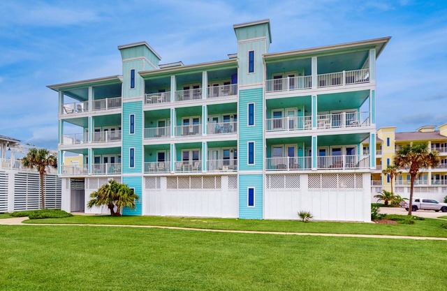 Oceanfront condo with gorgeous views, pool & hot tub - dog-friendly