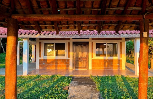 Oceanfront cottage in Mechapa with AC - Surfer's Paradise or Beach Bum's Heaven!