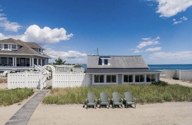 Oceanfront Cottage with Private Beach and Courtyard. Outside Bar & Fire Table.