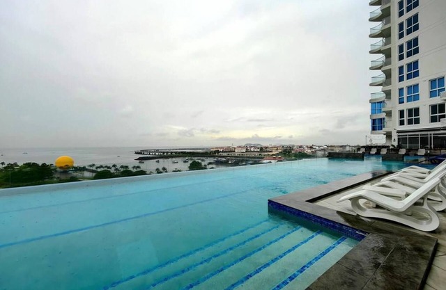 Oceanfront Designer Apartment PH The Sands, Next to Hilton