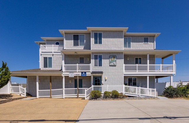 Oceanfront, Direct Beach Access, Pool, Sleeps 16!