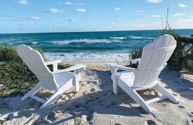 Oceanfront Elegance - Luxurious 6BR Beach House with Hot tub & spacious Balcony and Breathtaking Views!