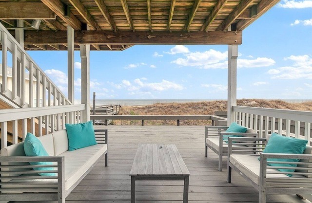 Oceanfront - Enjoy the view & beautiful beaches!