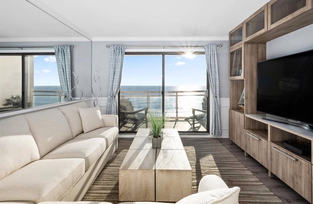 Oceanfront Family Oasis: Pool, Beach & Parking!