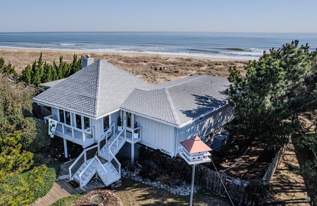 OCEANFRONT - Great views, Hot Tub, Sleeps 9