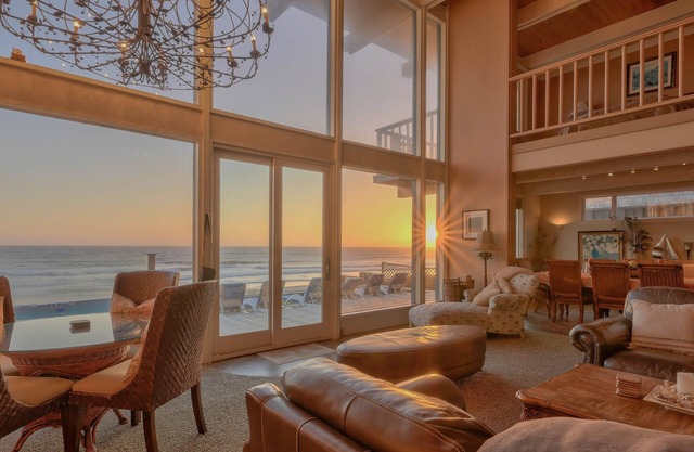 Oceanfront Home & Guesthouse - Panoramic Views