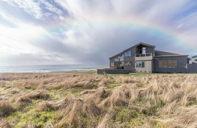 Oceanfront Home on the Bluff, Sleeps up to 8, 3 full baths