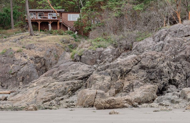 Oceanfront home steps from private beach & only a quick drive to Anacortes!