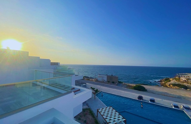 Oceanfront Loft Apartment · Spacious Rooftop Terrace & Pool