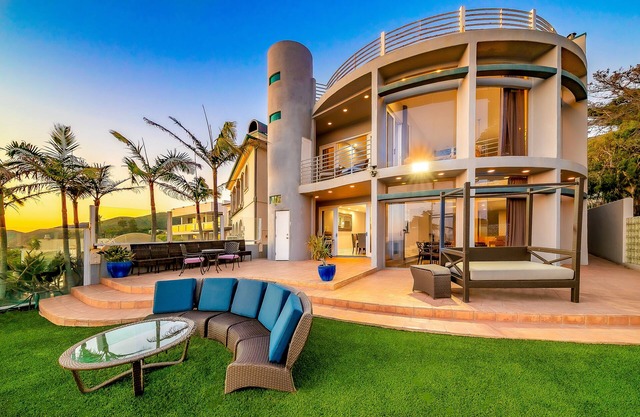 Oceanfront luxury home w/sunset views, enclosed patio, gas grill, and balconies