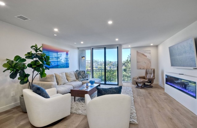 Oceanfront | Luxury Remodel | Pool | Walk 2 Dining