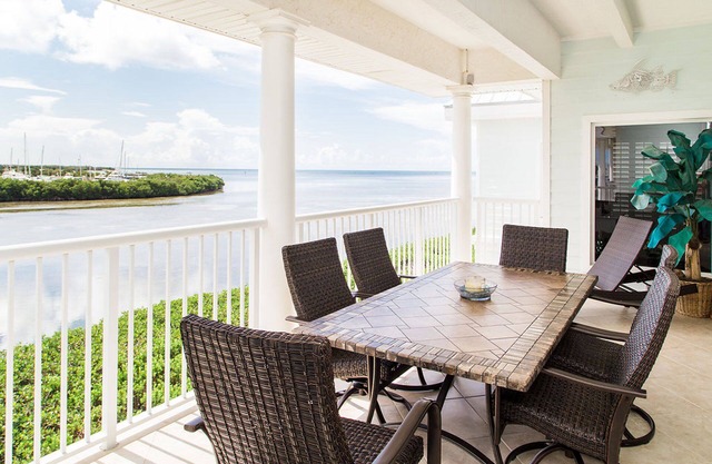 Oceanfront Marina Condo With All Luxuries