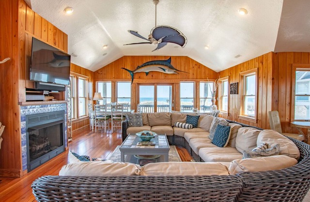 Oceanfront, Nags Head NC - 13 bedrm home w historic charm + modern conveniences