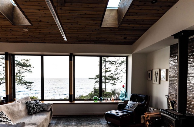 Oceanfront Oasis, beautiful/modern/monthly rental. (Sorry, absolutely no pets.)